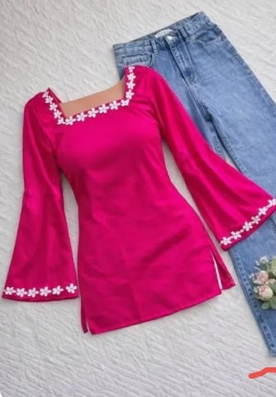 Women Magenta Floral Border Kurti with Jeans