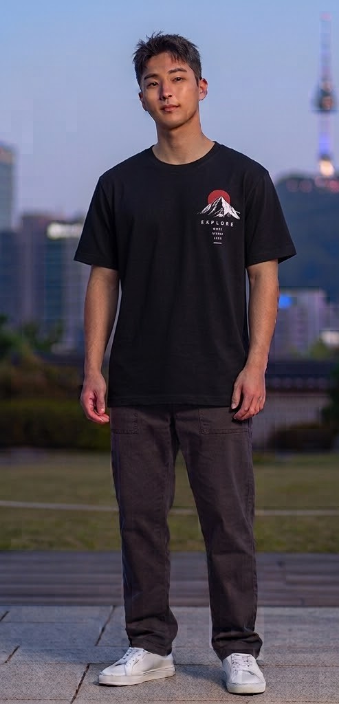 Men's 'Explore' Minimalist Mountain Chest Print T-Shirt - Black
